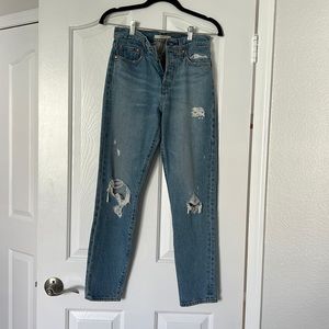 Levis wedgie size 25